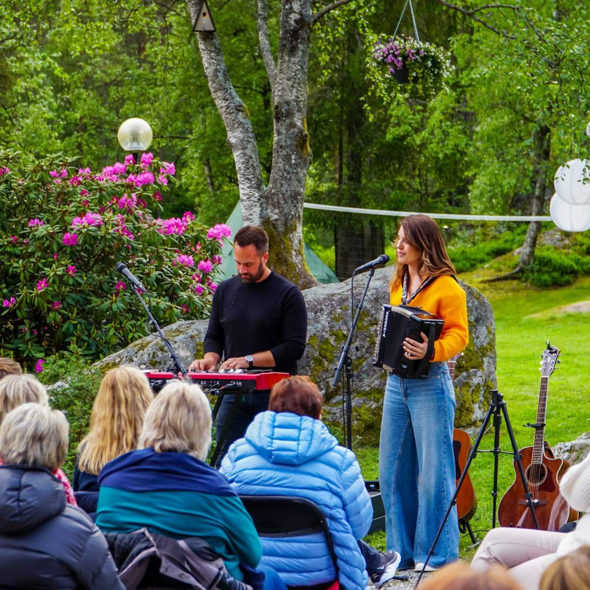 a group of people in a park